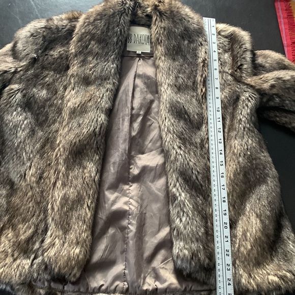 Bb Dakota jacket faux fur clasp coat collar waist length lined brown plush med - Picture 7 of 10